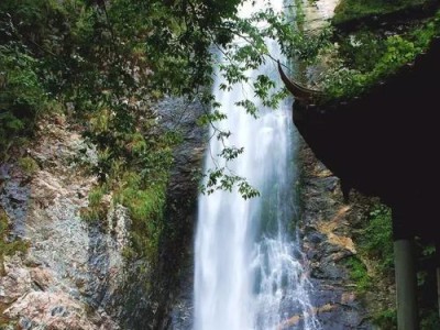 《美丽遇见美景——以正妹物语游美攻略》（追寻自然之美，感受心灵的奇迹）